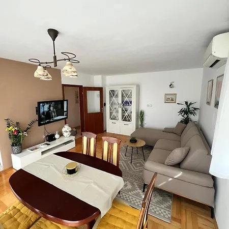 Nelly- Self Check-in Zadar